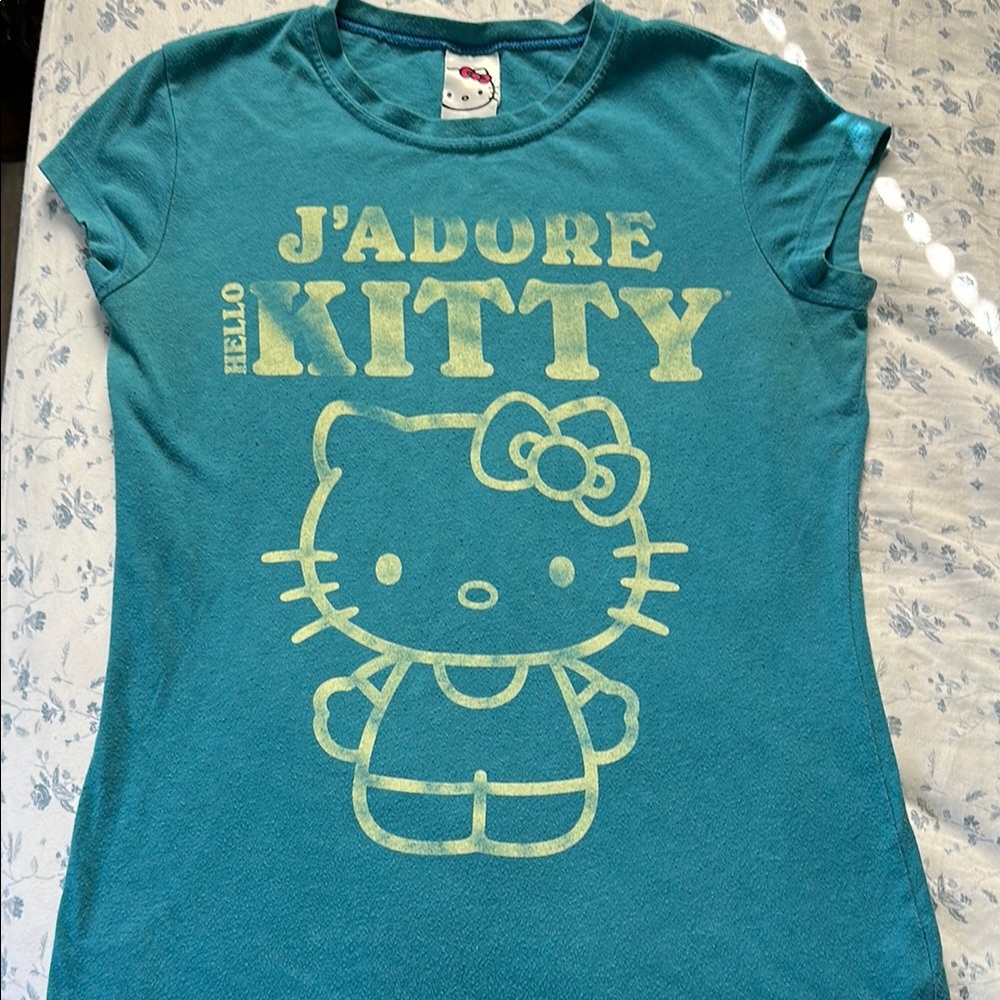 Hello Kitty J’Adore 2000s tshirt Women’s L